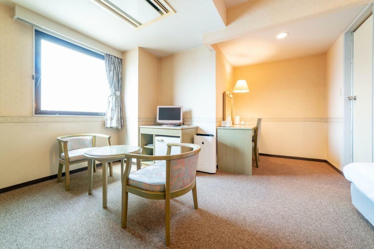 Oyo Business Hotel Nishiura Йокаичи Екстериор снимка