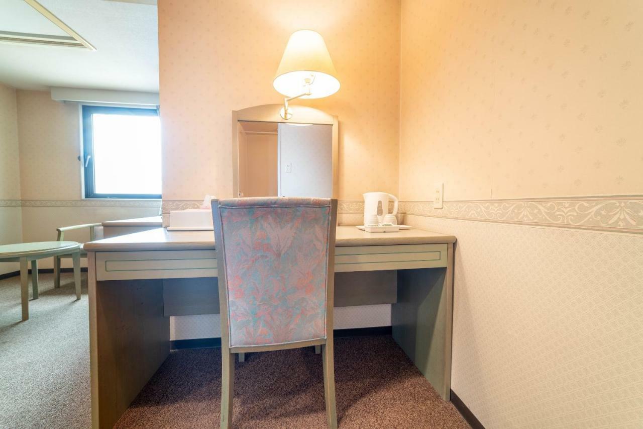Oyo Business Hotel Nishiura Йокаичи Екстериор снимка