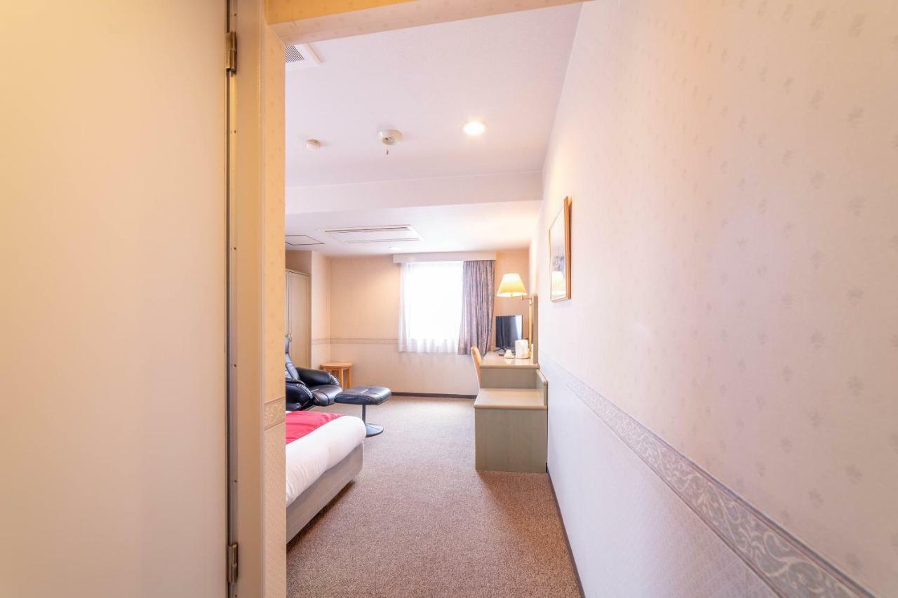 Oyo Business Hotel Nishiura Йокаичи Екстериор снимка